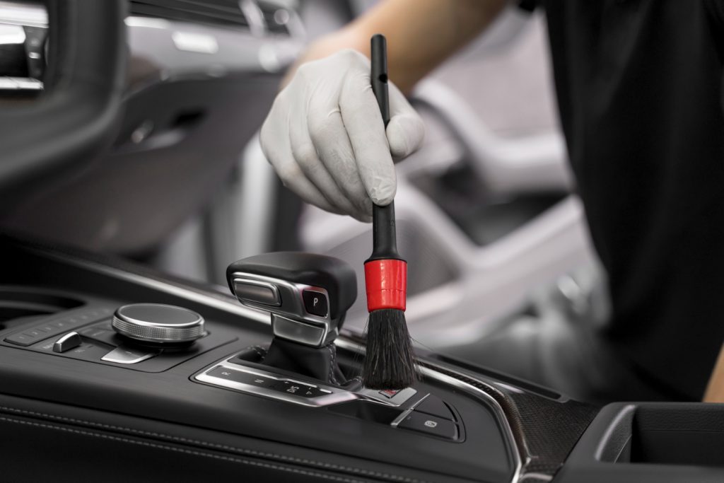 close-no-processo-de-cuidado-do-carro (3)
